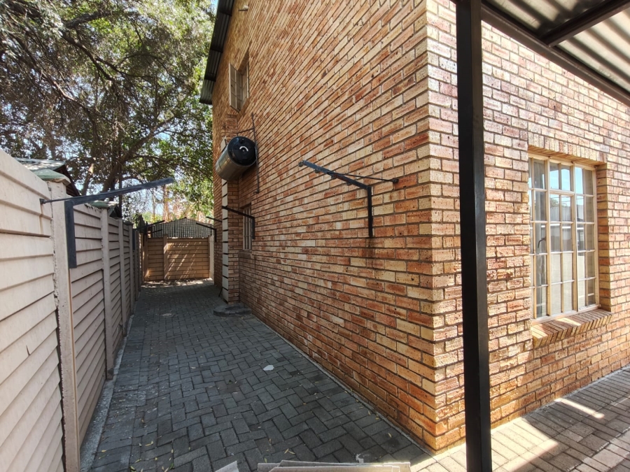 2 Bedroom Property for Sale in Rustenburg Central North West